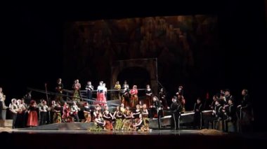 Dnipro, Ukrayna - 23 Şubat 2018: Klasik opera Carmen Dnipro Opera ve bale Tiyatrosu üyeleri tarafından gerçekleştirilen.