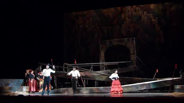 ドニプロ オペラ バレエ劇場のメンバーによって実行されるドニエプル ウクライナ 2018 古典的なオペラ カルメン — ストック動画