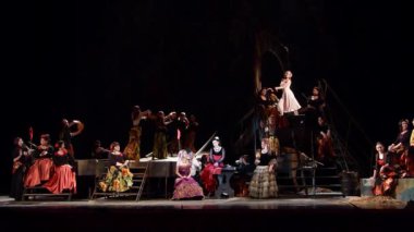 Dnipro, Ukrayna - 23 Şubat 2018: Klasik opera Carmen Dnipro Opera ve bale Tiyatrosu üyeleri tarafından gerçekleştirilen.