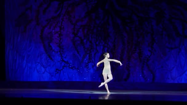 Dnipro Ukraine Janvier 2018 Sophia Gatylo Ans Danse Sous Pluie — Video