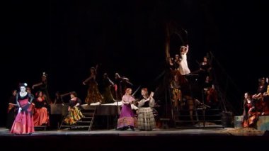 Dnipro, Ukrayna - 23 Şubat 2018: Klasik opera Carmen Dnipro Opera ve bale Tiyatrosu üyeleri tarafından gerçekleştirilen.