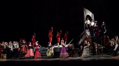Dnipro, Ukrayna - 23 Şubat 2018: Klasik opera Carmen Dnipro Opera ve bale Tiyatrosu üyeleri tarafından gerçekleştirilen.