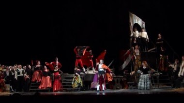 Dnipro, Ukrayna - 23 Şubat 2018: Klasik opera Carmen Dnipro Opera ve bale Tiyatrosu üyeleri tarafından gerçekleştirilen.