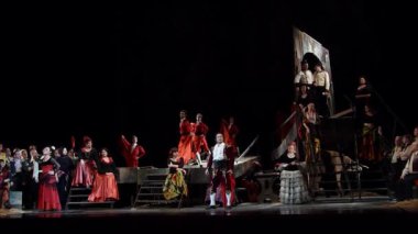 Dnipro, Ukrayna - 23 Şubat 2018: Klasik opera Carmen Dnipro Opera ve bale Tiyatrosu üyeleri tarafından gerçekleştirilen.