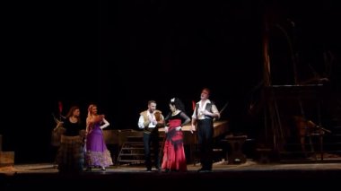 Dnipro, Ukrayna - 23 Şubat 2018: Klasik opera Carmen Dnipro Opera ve bale Tiyatrosu üyeleri tarafından gerçekleştirilen.