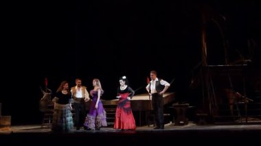 Dnipro, Ukrayna - 23 Şubat 2018: Klasik opera Carmen Dnipro Opera ve bale Tiyatrosu üyeleri tarafından gerçekleştirilen.