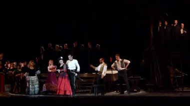 Dnipro, Ukrayna - 23 Şubat 2018: Klasik opera Carmen Dnipro Opera ve bale Tiyatrosu üyeleri tarafından gerçekleştirilen.