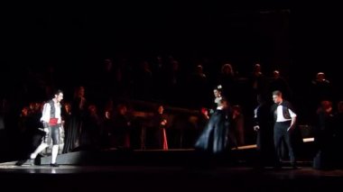 Dnipro, Ukrayna - 23 Şubat 2018: Klasik opera Carmen Dnipro Opera ve bale Tiyatrosu üyeleri tarafından gerçekleştirilen.