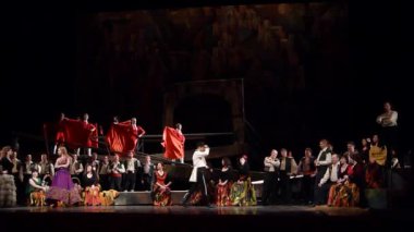 Dnipro, Ukrayna - 23 Şubat 2018: Klasik opera Carmen Dnipro Opera ve bale Tiyatrosu üyeleri tarafından gerçekleştirilen.