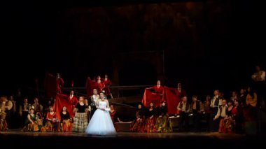 Dnipro, Ukrayna - 23 Şubat 2018: Klasik opera Carmen Dnipro Opera ve bale Tiyatrosu üyeleri tarafından gerçekleştirilen.