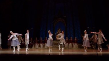 Dnipro, Ukrayna - 17 Mart 2018: Dnipro Devlet Opera ve bale Tiyatrosu üyeleri tarafından gerçekleştirilen Kuğu Gölü Balesi.