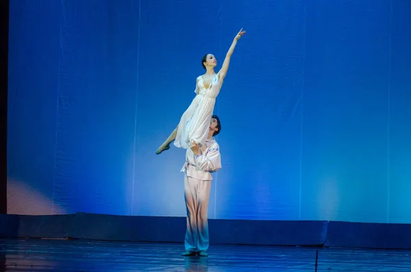 Dancers Kateryna Kuhar and Olexander Stoyanov — Stock Photo, Image