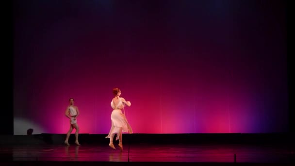 ドニプロ国立オペラ バレエ劇場 国立バレエ団のメンバーによって実行されるドニエプル ウクライナ 2018 シルタキ ダンス — ストック動画