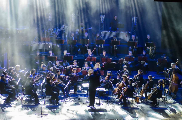 Spectacle de l'orchestre symphonique Photo De Stock