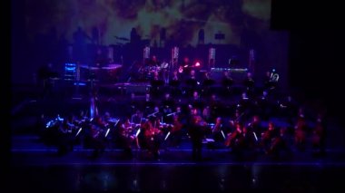 Dnipro, Ukrayna - 11 Şubat 2018: Symphonyic göstermek Dnipro Opera ve bale Tiyatrosu - üyeleri Şef Yuri Porohovnik yapılan.