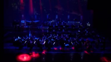 Dnipro, Ukrayna - 11 Şubat 2018: Symphonyic göstermek Dnipro Opera ve bale Tiyatrosu - üyeleri Şef Yuri Porohovnik yapılan.