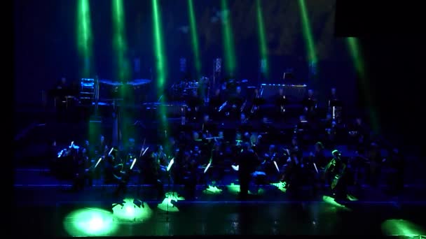 Dnipro 우크라이나 2018 Symphonyic 멤버에서 수행한 Dnipro 오페라와 지휘자 Porohovnik — 비디오