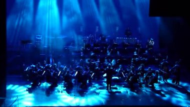 Dnipro, Ukrayna - 11 Şubat 2018: Symphonyic göstermek Dnipro Opera ve bale Tiyatrosu - üyeleri Şef Yuri Porohovnik yapılan.