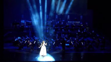 Dnipro, Ukrayna - 11 Şubat 2018: Symphonyic göstermek Dnipro Opera ve bale Tiyatrosu - üyeleri Şef Yuri Porohovnik yapılan.