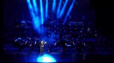 Dnipro, Ukrayna - 11 Şubat 2018: Symphonyic göstermek Dnipro Opera ve bale Tiyatrosu - üyeleri Şef Yuri Porohovnik yapılan.