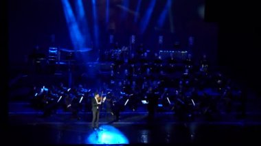 Dnipro, Ukrayna - 11 Şubat 2018: Symphonyic göstermek Dnipro Opera ve bale Tiyatrosu - üyeleri Şef Yuri Porohovnik yapılan.