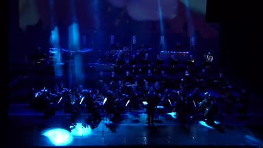 Dnipro, Ukrayna - 11 Şubat 2018: Symphonyic göstermek Dnipro Opera ve bale Tiyatrosu - üyeleri Şef Yuri Porohovnik yapılan.
