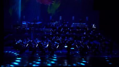 Dnipro, Ukrayna - 11 Şubat 2018: Symphonyic göstermek Dnipro Opera ve bale Tiyatrosu - üyeleri Şef Yuri Porohovnik yapılan.