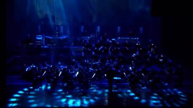 Dnipro, Ukrayna - 11 Şubat 2018: Symphonyic göstermek Dnipro Opera ve bale Tiyatrosu - üyeleri Şef Yuri Porohovnik yapılan.
