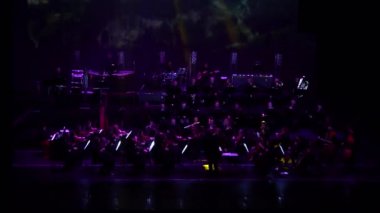 Dnipro, Ukrayna - 11 Şubat 2018: Symphonyic göstermek Dnipro Opera ve bale Tiyatrosu - üyeleri Şef Yuri Porohovnik yapılan.