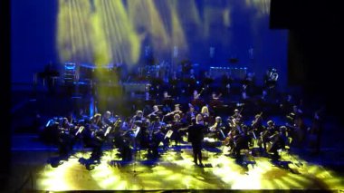 Dnipro, Ukrayna - 11 Şubat 2018: Symphonyic göstermek Dnipro Opera ve bale Tiyatrosu - üyeleri Şef Yuri Porohovnik yapılan.