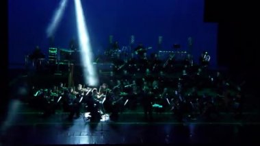 Dnipro, Ukrayna - 11 Şubat 2018: Symphonyic göstermek Dnipro Opera ve bale Tiyatrosu - üyeleri Şef Yuri Porohovnik yapılan.