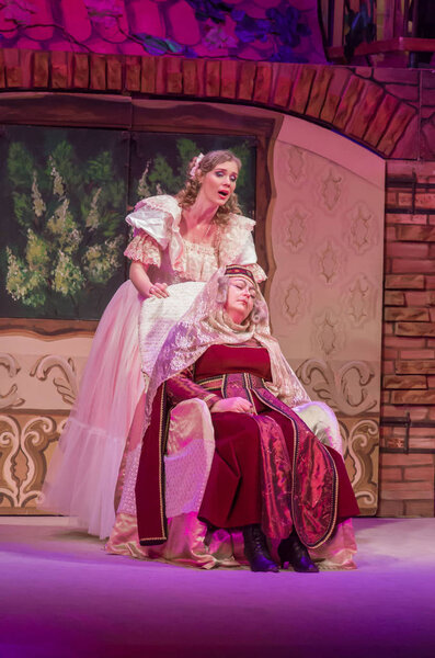 Комедия Ханума
.