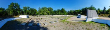 DNIPRO, UKRAINE - 24 JULE 2017: Dnepropetrovsk özgürlüğünün 40. yıldönümü parkında Savaş Anıtı
