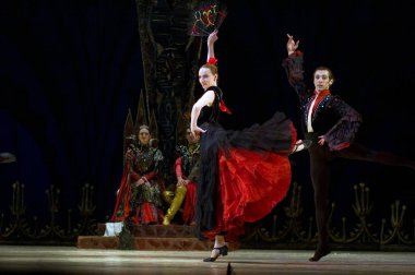 DNIPROPETROVSK, UKRAINE - 23 Nisan: Kuğu Gölü balesi Dnepropetrovsk Opera ve Bale Tiyatrosu tarafından 23 Nisan 2011 'de Dnipropetrovsk, Ukrayna' da sahnelendi..