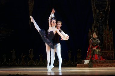 DNEPROPETROVSK, UKRAINE - 23 Nisan: Kuğu Gölü balesi Dnepropetrovsk Opera ve Bale Tiyatrosu tarafından 23 Nisan 2011 'de Dnepropetrovsk, Ukrayna' da sahnelendi..