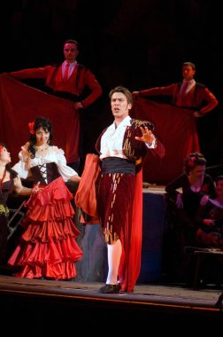 DNIPROPETROVSK, UKRAINE 3 Haziran: Dnepropetrovsk Devlet Opera ve Bale Tiyatrosu üyeleri 3 Haziran 2011 'de Dnipropetrovsk, Ukrayna' da 