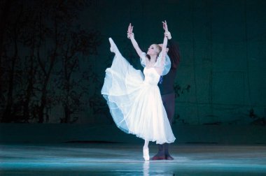 DNEPROPETROVSK, UKRAINE - 25 Mart: Dnepropetrovsk Devlet Opera ve Bale Tiyatrosu üyeleri 25 Mart 2012 'de Dnepropetrovsk, Ukrayna' da 