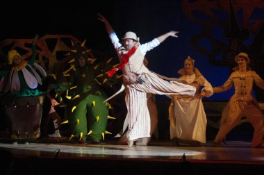 DNIPROPETROVSK, UKRAINE JANUARY 5: Dnepropetrovsk Devlet Opera ve Bale Tiyatrosu üyeleri 5 Ocak 2011 'de Dnipropetrovsk, Ukrayna' da 