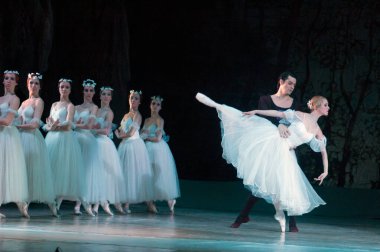 DNEPROPETROVSK, UKRAINE - 25 Mart: Dnepropetrovsk Devlet Opera ve Bale Tiyatrosu üyeleri 25 Mart 2012 'de Dnepropetrovsk, Ukrayna' da 