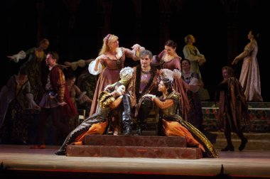 DNIPROPETROVSK, UKRAINE MAYIS 11: Dnepropetrovsk Devlet Opera ve Bale Tiyatrosu üyeleri 11 Mayıs 2012 'de Dnipropetrovsk, Ukrayna' da 