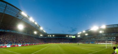 DNEPROPETROVSK, UKRAINE - 15 JULE: Ukrayna Şampiyonası maçında Dnipro Stadyumu FC Dnepr ve FC Tavriya 15 Temmuz 2012 tarihinde Dnepropetrovsk, Ukrayna 