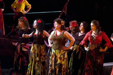 DNIPROPETROVSK, UKRAINE 3 Haziran: Dnepropetrovsk Devlet Opera ve Bale Tiyatrosu üyeleri 3 Haziran 2011 'de Dnipropetrovsk, Ukrayna' da 