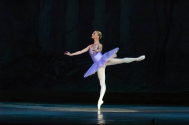 DNEPROPETROVSK, UKRAINE - 13 Haziran: Dnepropetrovsk Devlet Opera ve Bale Tiyatrosu üyeleri 13 Haziran 2012 'de Dnepropetrovsk, Ukrayna' da 