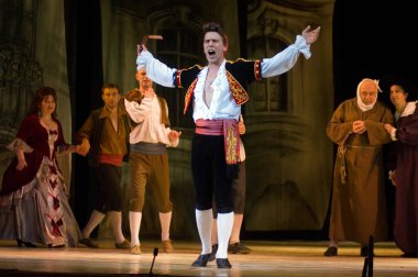 DNIPROPETROVSK, UKRAINE 25 HAZİRAN: Dnepropetrovsk Devlet Opera ve Bale Tiyatrosu üyeleri 25 Haziran 2011 'de Ukrayna' nın Dnipropetrovsk kentinde 