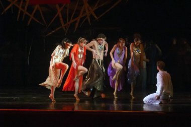 DNIPROPETROVSK, UKRAINE SEPTEMBER 25: Dnepropetrovsk Devlet Opera ve Bale Tiyatrosu üyeleri 25 Eylül 2012 'de Ukrayna' nın Dnipropetrovsk kentinde 