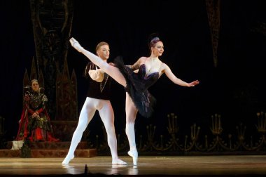 DNIPROPETROVSK, UKRAINE - 23 Nisan: Kuğu Gölü balesi Dnepropetrovsk Opera ve Bale Tiyatrosu tarafından 23 Nisan 2011 'de Dnipropetrovsk, Ukrayna' da sahnelendi..
