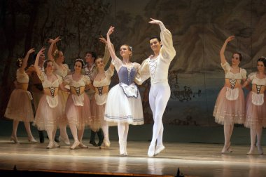 DNEPROPETROVSK, UKRAINE - 25 Mart: Dnepropetrovsk Devlet Opera ve Bale Tiyatrosu üyeleri 25 Mart 2012 'de Dnepropetrovsk, Ukrayna' da 