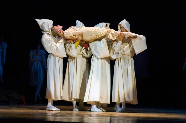 Dnepropetrovsk Ukraine April Members Dnepropetrovsk State Opera Ballet Theatre Perform — Stock Photo, Image