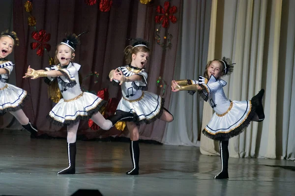 Dnepropetrovsk Ukraine Juin Enfants Non Identifiés Ans Spectacle Musical Neznaika — Photo