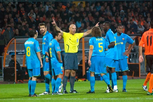 Donetsk Ukraine October Barcelona Players Arguing Referee Durin — Stock Photo, Image